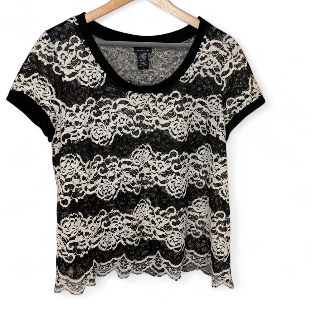 Gothic Romantic Torrid Lace Floral Top 0 Black White‎ Striped Overlay